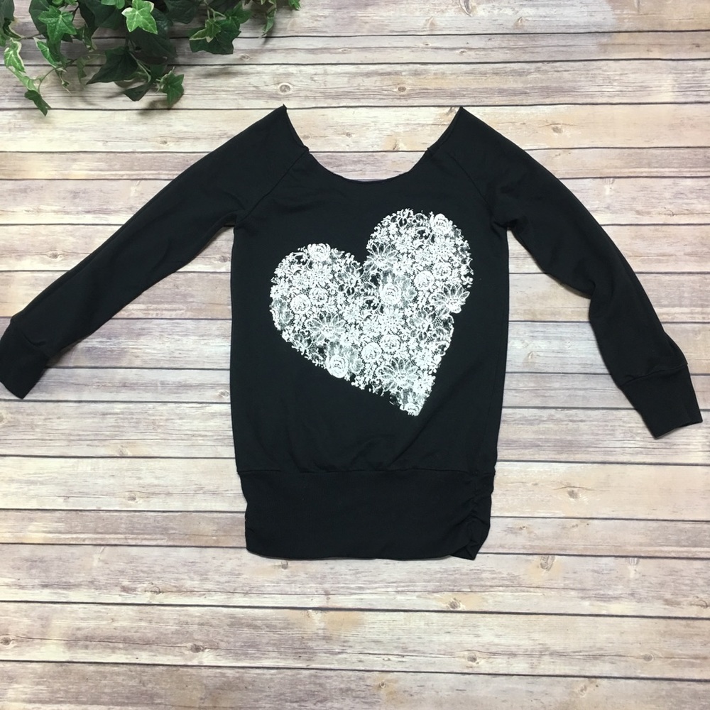 CLOSING CLOSET 🆘 Heart Sweatshirt